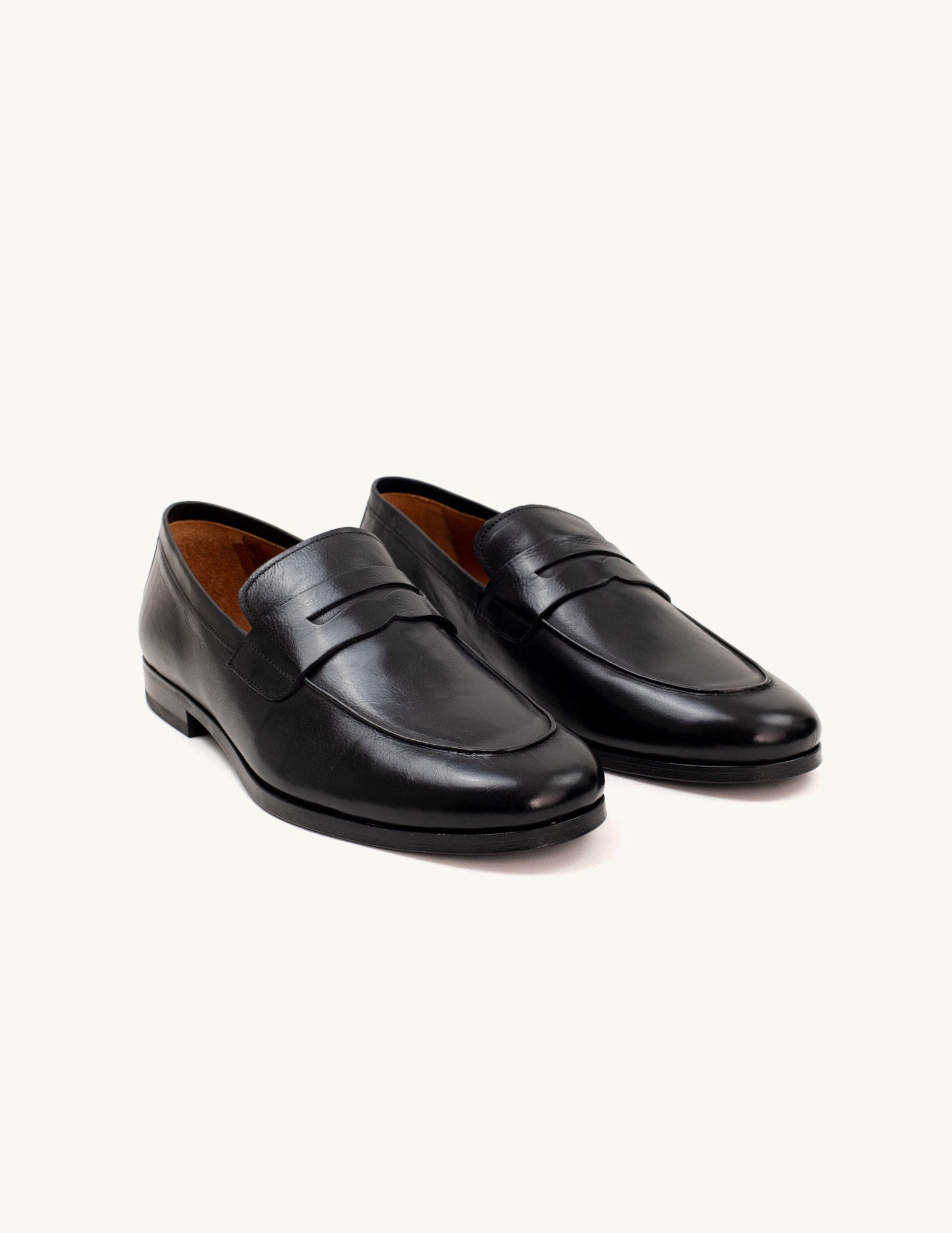 Loafer Nico Preto em Pele