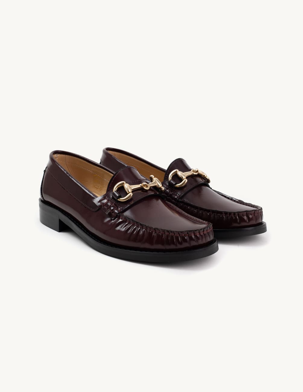 Loafer com fivela dourada com sola borracha | Sapataria do Carmo
