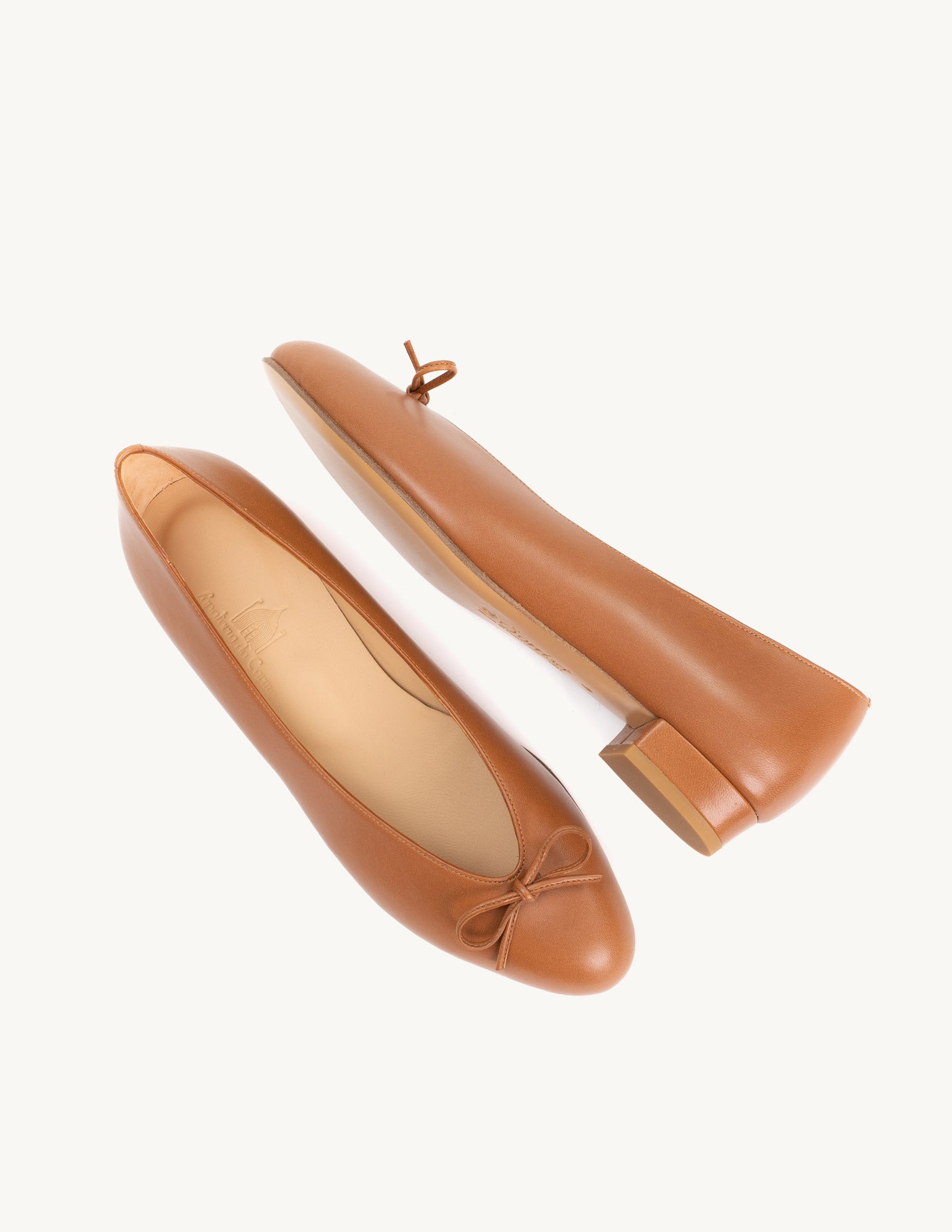 Sabrina com laço Heloísa Camel