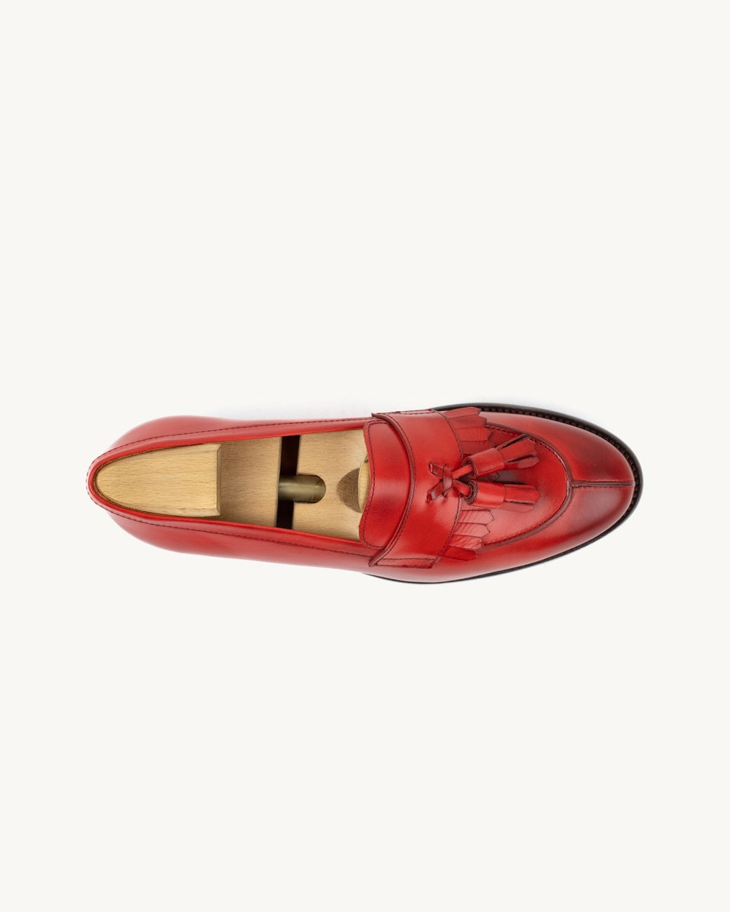 Loafer com berloques e franja de cor vermelho | Sapataria do Carmo