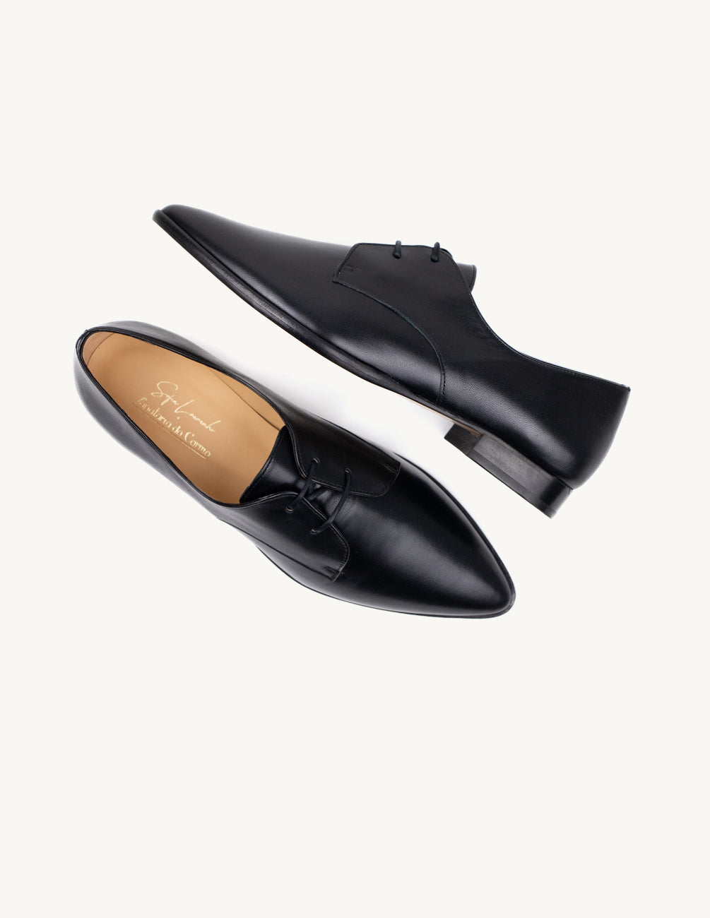 sapato preto raso bicudo atacadores