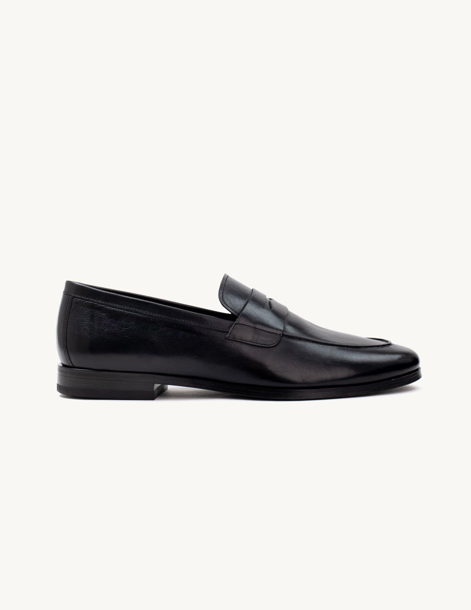Loafer Nico Preto em Pele
