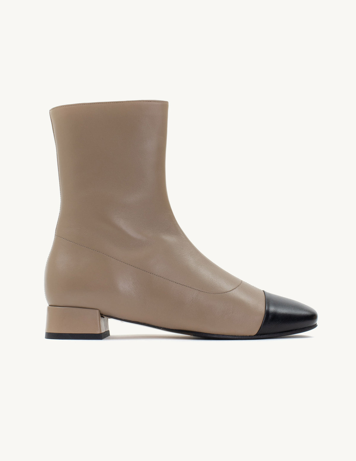 Botas Irís Bege e Preto