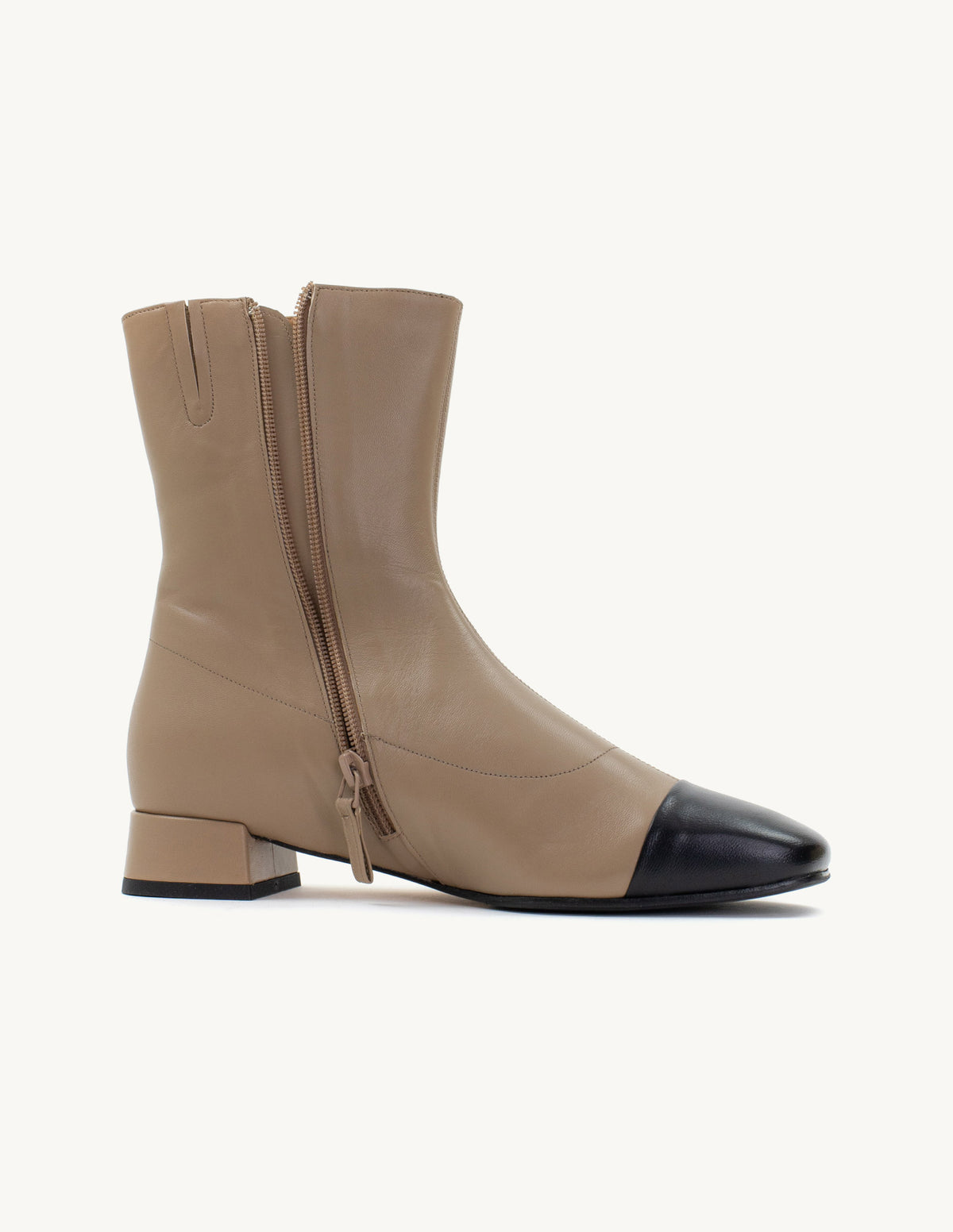 Botas Irís Bege e Preto