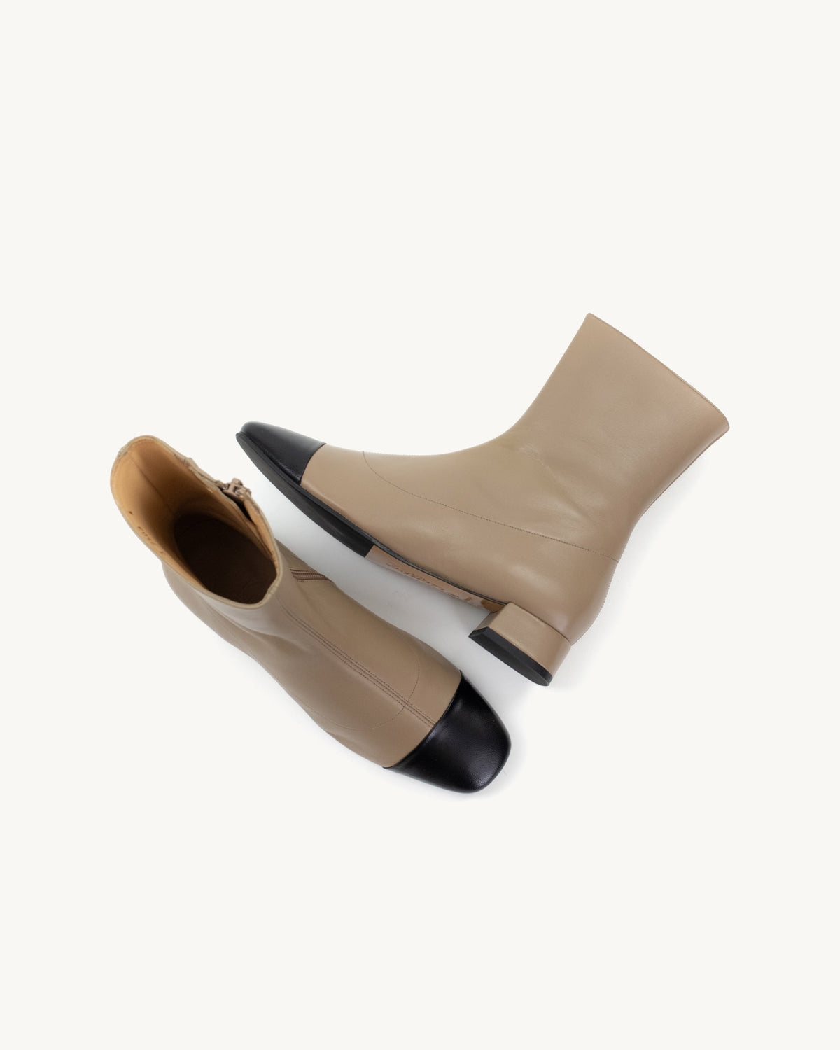 Botas Irís Bege e Preto