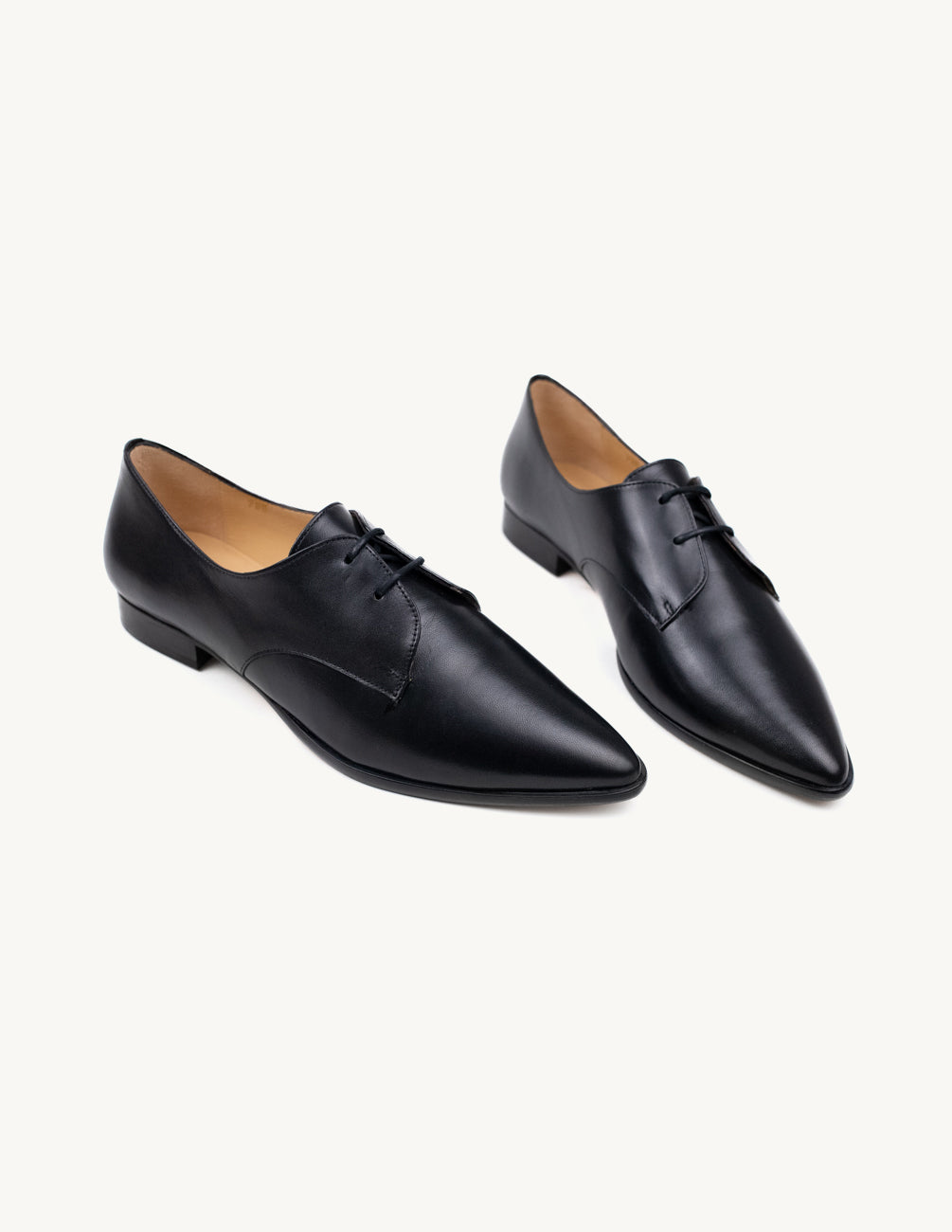 sapato preto atacadores