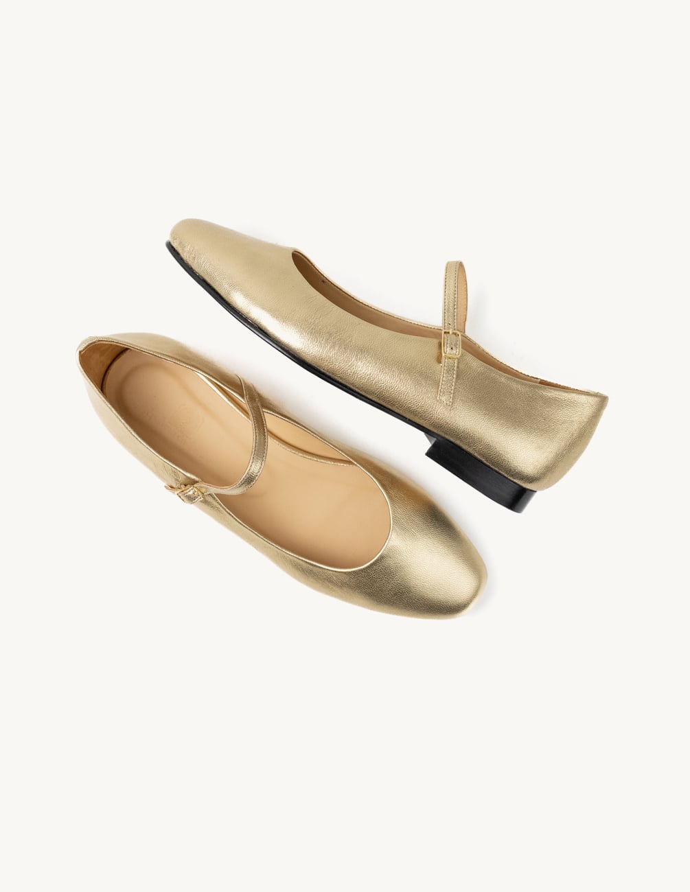 Style Mary Jane golden shoe